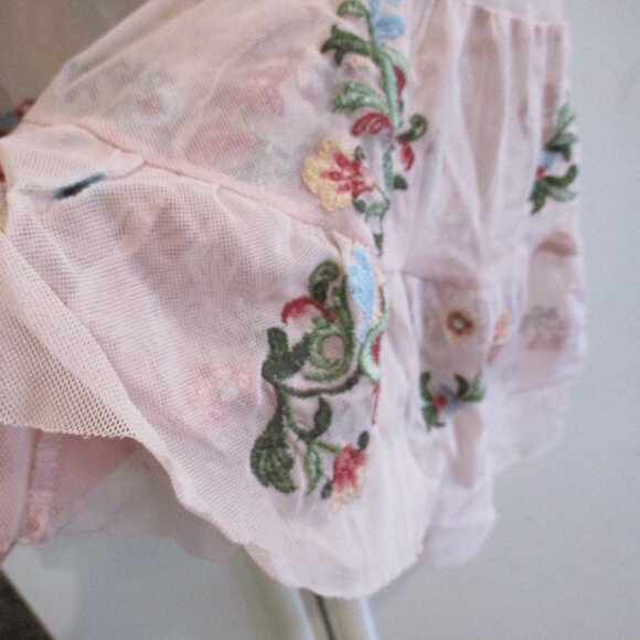 Democracy Dusty Pink Sheer Embroidered Ruffle Floral Top - Sz Large boho mesh - Picture 2 of 3